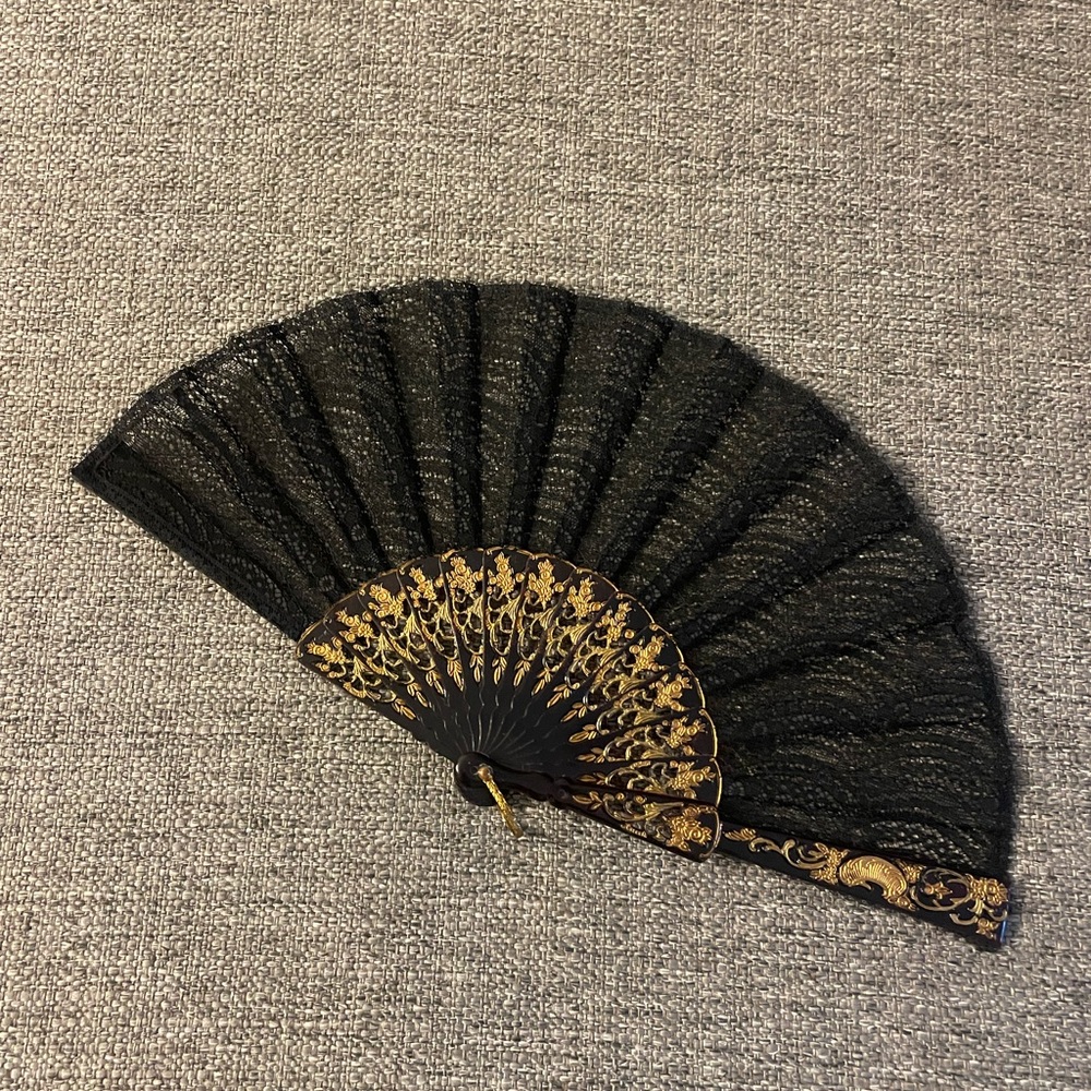 Elegant Black and Gold Lace Fan